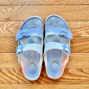 💙Cute girls size 32 Birkenstock multi coral peach and blue sandals!!